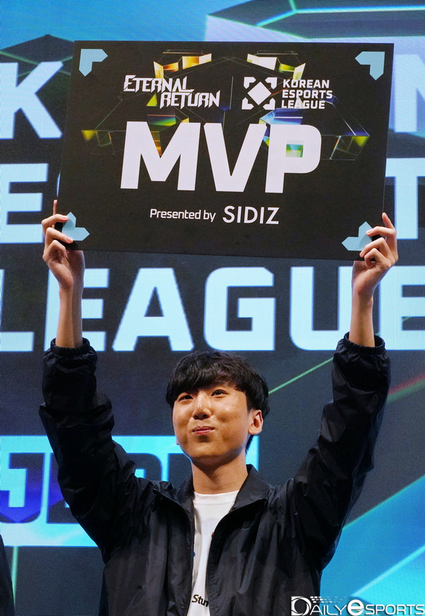 결선 MVP로 선정된 성남 락스 '향기' 김지우.