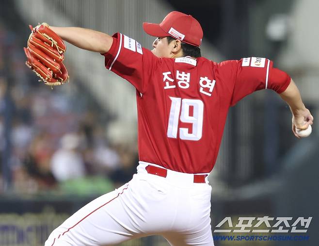 27일 서울 잠실구장에서 열린 SSG-두산전. 9회말 마무리 조병현이 등판해 투구하고 있다. 잠실=정재근 기자 cjg@sportschosun.com/2025.9.27/