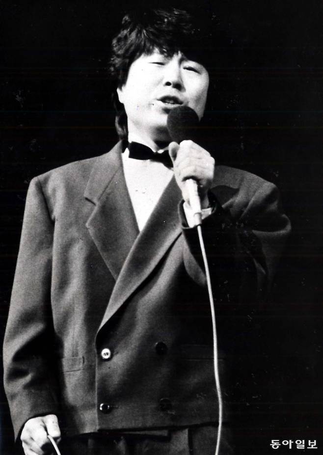 1988년 무대 위 조용필 / 동아일보 DB