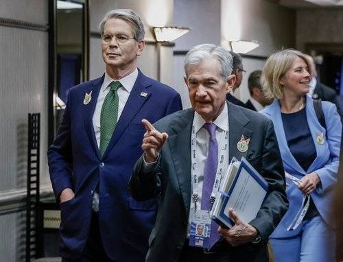 스콧 베선트 재무부 장관과 제롬 파월 연준 의장. 사진=연합뉴스