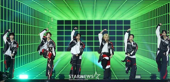 그룹 NCT127이 지난 27일 오후 태국 방콕 임팩트 챌린저 홀 1-2(IMPACT Challenger Hall 1-2)에서 진행된 '제 9회 아시아 아티스트 어워즈'(The 9th Asia Artist Awards, 이하 'AAA 2024')'에 참석해 멋진 무대를 선보이고 있다. NCT127은 이날 'AAA 2024'에서 대상 '올해의 스테이지', 'AAA 베스트 아티스트'를 수상했다. /사진=김창현 chmt@