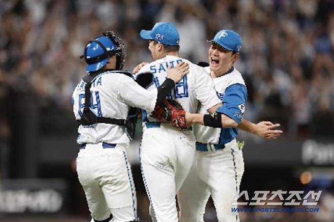 니혼햄은 12일 열린 2차전에서 5대4 역전승을 거뒀다. 8회 3번 레이예스가 2타점 역전타를 터트렸다. 사진캡처=니혼햄 파이터스 SNS