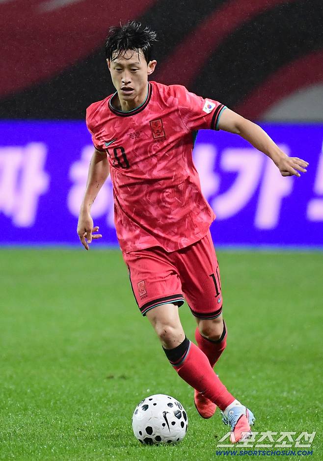 10일 서울월드컵경기장에서 열린 축구대표팀과 브라질의 A매치 평가전. 돌파하는 이재성. 상암=송정헌 기자songs@sportschosun.com/2025.10.10/