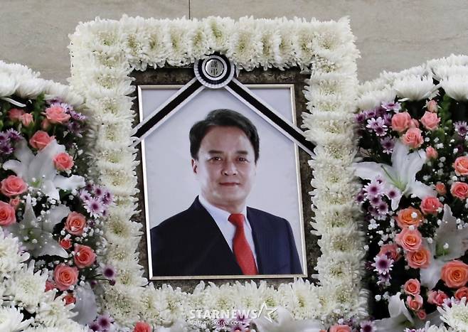 故 조민기의 빈소가 2018년 3월 10일 오전 서울 광진구 화양동 건국대학교 장례식장에 마련돼 있다. 故 조민기는 지난 9일 오후 서울 구의동의 한 오피스텔 지하 창고에서 쓰러진채 발견됐다. 아내가 발견한 후 병원으로 옮겨졌으나 끝내 사망했다.(사진=사진공동취재단) /사진=사진공동취재단