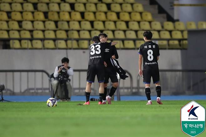 성남FC 김범수가 12일 탄천종합운동장에서 열린 인천 유나이티드전에서 극적인 동점골을 터뜨린 뒤 기뻐하고 있다. /사진=한국프로축구연맹 제공