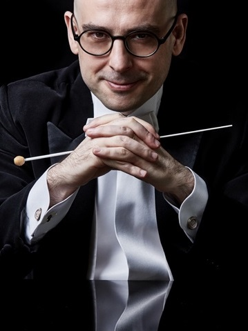 부산예총이 오는 21~22일 이틀간 부산 영화의전당과 부산콘서트홀에서 '부산아트빌리지 흥축제'를 개최한다. 22일 오후 7시 30분 부산콘서트홀에서 열리는 '클래식 물결, 부산의 울림' 공연 지휘자 우나이 우레초 주비야가. 부산예총 제공