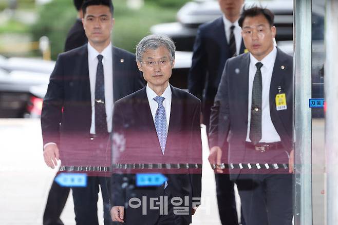 조희대 대법원장이 13일 오전 서울 여의도 국회에서 열린 법제사법위원회 국정감사에 출석하기 위해 본청으로 들어서고 있다. (사진=뉴시스)