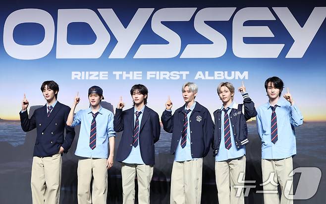 라이즈(RIIZE) 앤톤(왼쪽부터)과 소희, 원빈, 은석, 쇼타로, 성찬 ⓒ News1