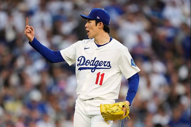 <yonhap photo-3015=""> Los Angeles Dodgers relief pitcher Roki Sasaki reacts after striking out Philadelphia Phillies' Bryson Stott during the tenth inning in Game 4 of baseball's National League Division Series Thursday, Oct. 9, 2025, in Los Angeles. (AP Photo/Mark J. Terrill)/2025-10-10 10:06:34/ <저작권자 ⓒ 1980-2025 ㈜연합뉴스. 무단 전재 재배포 금지, AI 학습 및 활용 금지></yonhap>