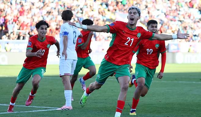 모로코 공격수 야시르 자비리(21번)가 13일(한국시간) 엘 테니엔테에서 열린 미국과 U-20 월드컵 8강전에서 골을 넣은 뒤 기뻐하고 있다. 사진출처|FIFA 홈페이지