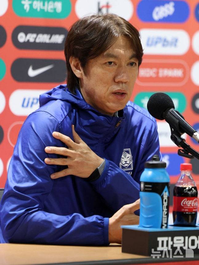 파라과이와 평가전을 앞둔 대한민국 축구대표팀 홍명보 감독이 13일 경기 고양시 고양종합운동장에서 기자회견을 하고 있다. /사진=뉴시스
