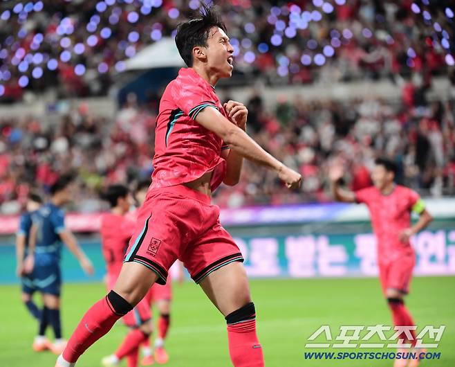 14일 서울월드컵경기장에서 열린 축구대표팀과 파라과이의 평가전. 전반전 대표팀 엄지성이 선취골을 성공시켰다. 환호하고 있는 엄지성. 상암=송정헌 기자songs@sportschosun.com/2025.10.14/