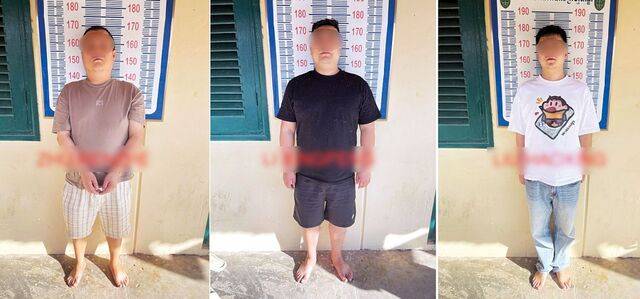 캄보디아에서 지난 8월 한국인 대학생을 살해한 혐의로 구속 기소된 중국인 3명이 머그샷을 찍고 있다. 국내에서도 경찰은 고문으로 숨진 대학생의 통장에 있던 자금 수천만원이 국내 대포통장 범죄 조직에 의해 인출된 것으로 보고 자금 흐름과 자금 인출 연루자들을 수사하고 있다. 연합뉴스