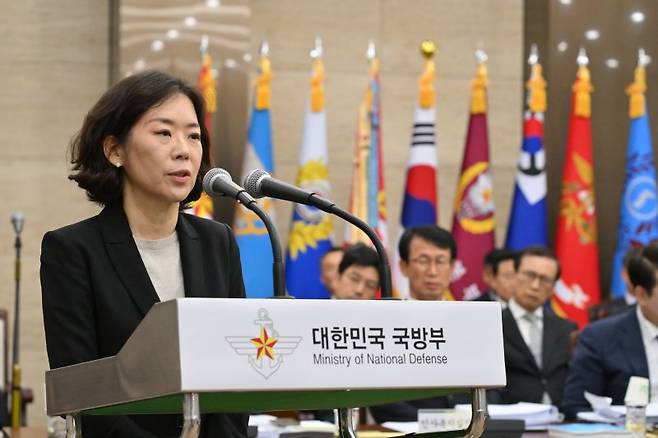 황성혜 구글코리아 부사장이 13일 서울 용산구 국방부 청사에서 열린 국방위원회의 국방부 등에 대한 국정감사에서 의원의 질의에 답변하고 있다.2025.10.13. /사진=뉴시스