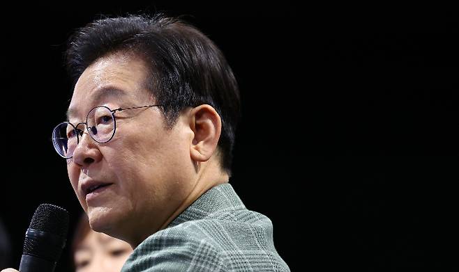 이재명 대통령이 14일 서울 동대문구 콘텐츠문화광장에서 디지털토크라이브 '국민의 목소리, 정책이 되다' 간담회를 하고 있다. 연합뉴스