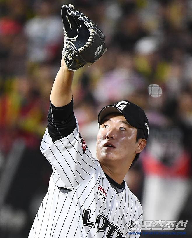 26일 부산 사직구장에서 열린 KIA와 롯데의 경기. 5회 마운드를 이어받은 정현수. 부산=정재근 기자 cjg@sportschosun.com/2025.7.26/