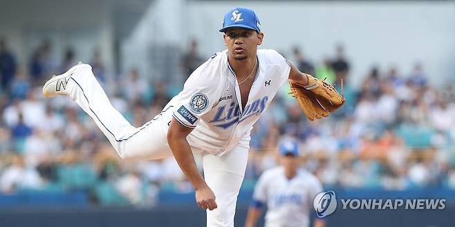 역투하는 삼성 가라비토 (대구=연합뉴스) 김현태 기자 = 26일 대구 삼성라이온즈파크에서 열린 2025 프로야구 한화 이글스와 삼성 라이온즈의 경기. 1회 초 삼성 선발투수 가라비토가 역투하고 있다. 2025.6.26 mtkht@yna.co.kr