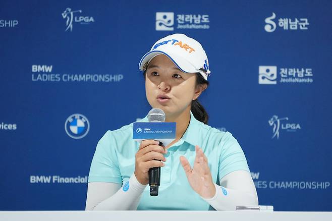 김세영이 17일 열린 BMW 레이디스 챔피언십 2025 2라운드를 마친 후 인터뷰를 하고 있다. 사진 | 대회조직위