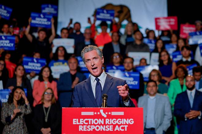 개빈 뉴섬 캘리포니아 주지사가 8월 유권자들을 상대로 연설하고 있다. /연합뉴스