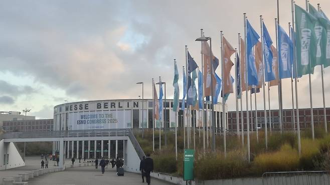 17일(현지시간) 유럽종양학회(ESMO)가 개막한 독일 베를린 메세 전경./ 송영찬 기자