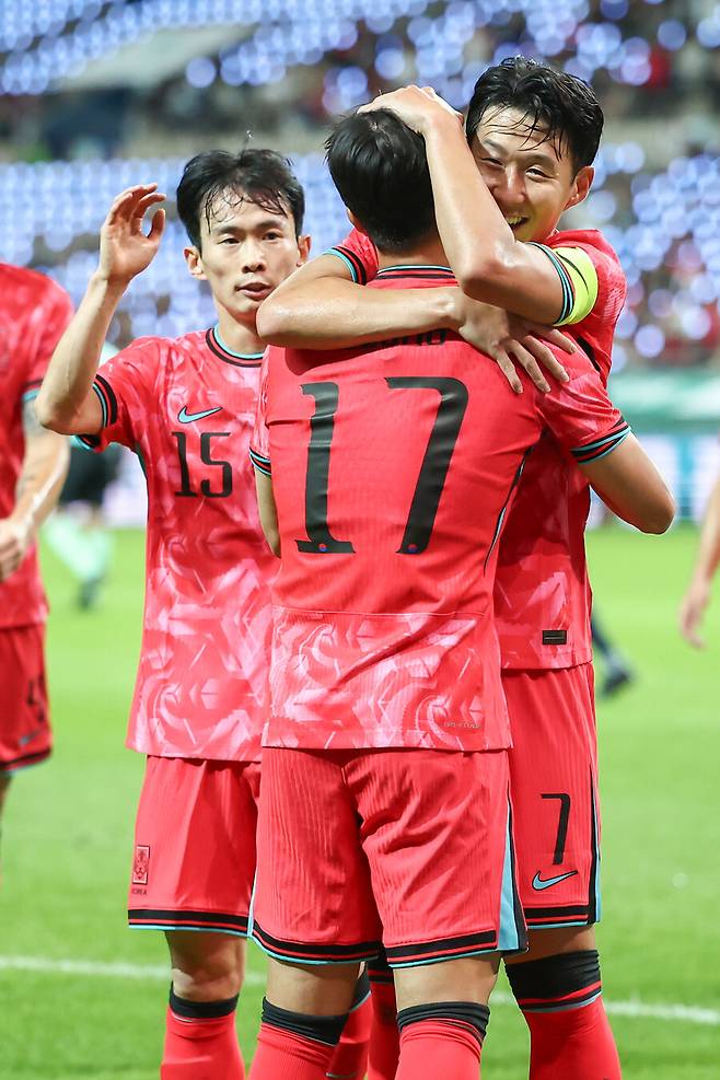 ▲ 14일 서울 마포구 서울월드컵경기장에서 열린 한국과 파라과이 축구 대표팀의 친선경기. 엄지성의 선제골과 오현규의 추가골로 한국이 2-0으로 이기면서 승리 분위기로 돌아섰다. ⓒ연합뉴스