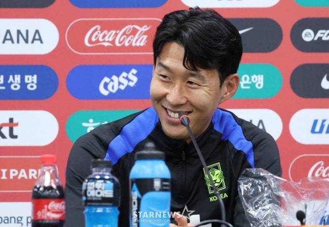 지난 9일 브라질전을 앞두고 대표팀 기자회견에 나선 손흥민. /사진=김진경 대기자