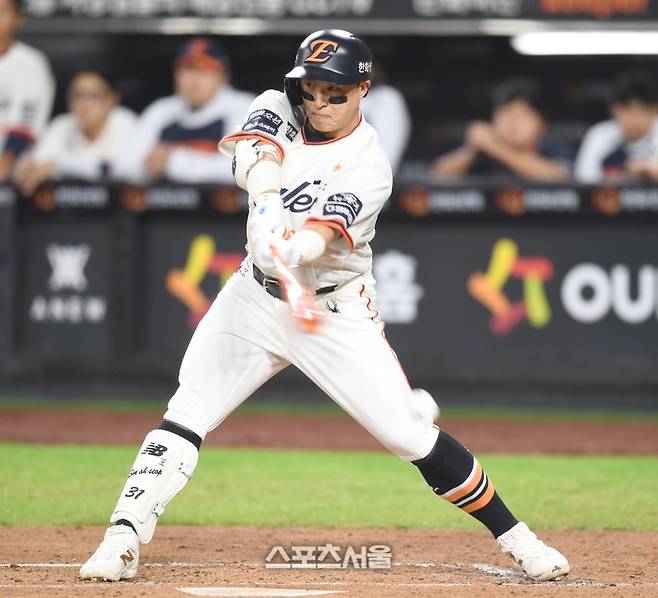 한화 손아섭이 대전 한화생명볼파크에서 열린 2025 KBO리그 LG와 경기 1회말 파울을 치고 있다. 대전 | 최승섭기자 thunder@sportsseoul.com