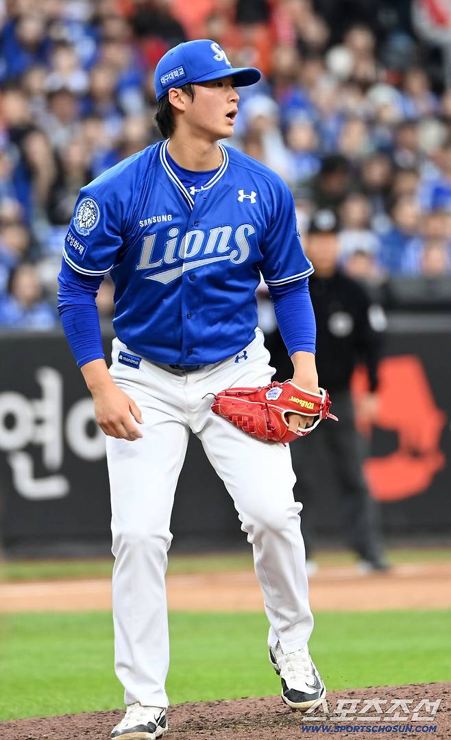 18일 대전한화생명볼파크에서 열린 삼성과 한화의 PO 1차전. 6회말 2사 2,3루 이호성이 채은성에 2타점 적시타를 허용하고 있다. 대전=허상욱 기자wook@sportschosun.com/2025.10.18/