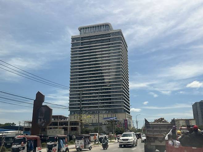 17일 캄보디아 남부 해안도시 시아누크빌의 한 고층 건물 웬치(범죄단지)의 모습. 사진=김준석 특파원