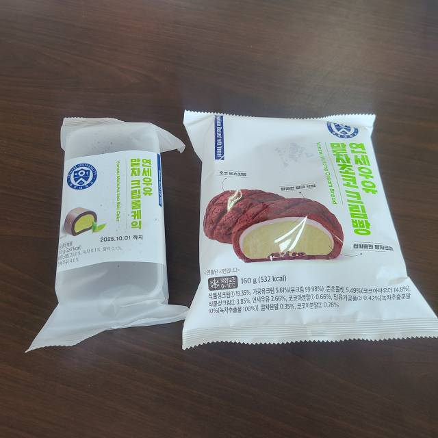 연세유업이 지난달 출시한 ‘말차 초코 크림빵’과 ‘말차 크림롤케익’.