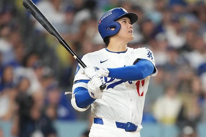 LA 다저스 오타니가 18일 밀워키전에서 4회말 홈런을 날리고 있다. Imagn Images연합뉴스