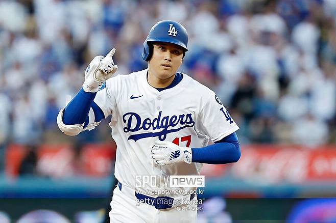 ▲ 오타니 쇼헤이는 18일 밀워키와 내셔널리그 챔피언십시리즈에서 투수로 6이닝 10탈삼진 무실점, 타자로는 3홈런 경기를 하며 메이저리그 역사상 가장 위대한 경기를 완성했다