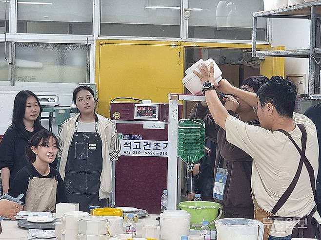 지난 15일 조선대학교학교에서 진행된 태국 청년 예술가 문화상품 개발 2차 역량강화 워크숍