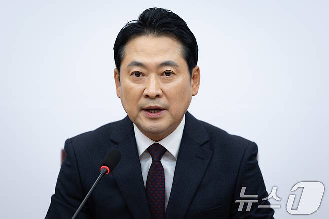 장동혁 국민의힘 대표가 17일 서울 여의도 국회에서 기자간담회를 하고 있다. 2025.10.17/뉴스1 ⓒ News1 유승관 기자