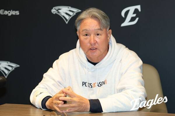 한화 이글스가 19일 오후 2시 대전 한화생명볼파크에서 2025 신한 SOL뱅크 한국야구위원회(KBO) 포스트시즌(PS) 플레이오프(PO·5전3선승제) 2차전을 앞두고 인터뷰에 임하고 있다. /사진=한화 이글스