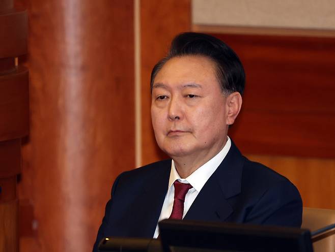 윤석열 전 대통령이 지난 1월 서울 재동 헌법재판소 대심판정에서 열린 탄핵심판 4차 변론기일에 출석했다. 사진공동취재단