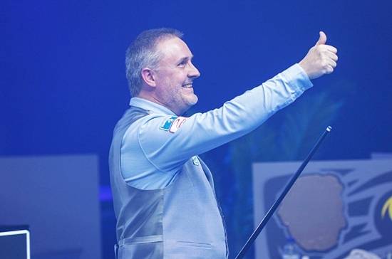 뒤돌리기로 50점째를 채우며 우승을 확정지은 쿠드롱이 관중석을 향해 엄지손가락을 치켜올리고 있다. (사진=SOOP)