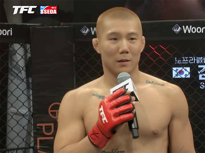 Road to UFC 시즌2 준결승 김상원이 2025년 10월 서울특별시 섬유센터 이벤트홀 TFC 21 코-메인이벤트 승리 인터뷰를 하고 있다. 사진=Top Fighting Championship