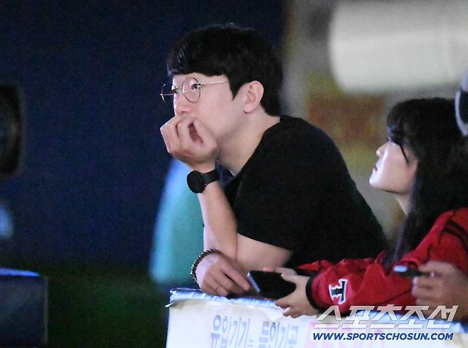 30일 대구 라이온즈파크에서 오승환의 은퇴식이 열렸다. KIA 양현종이 끝까지 남아 은퇴식을 지켜보고 있다. 대구=정재근 기자 cjg@sportschosun.com/2025.9.30/