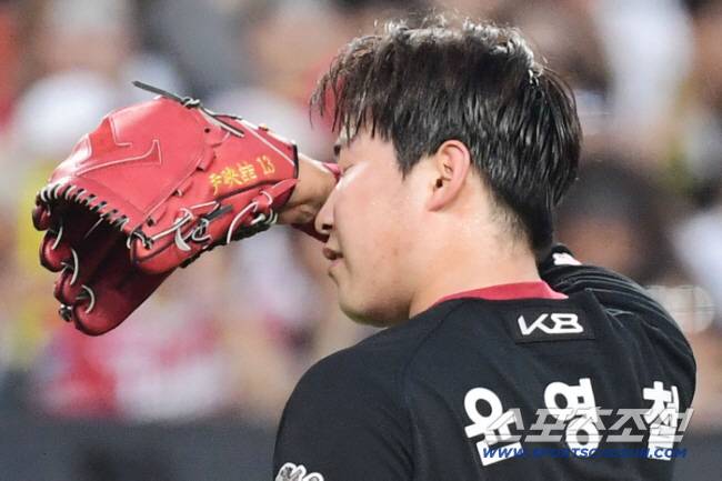 8일 대전 한화생명 볼파크에서 열린 한화와 KIA의 경기. 3회말 무사 1루. 강판 당하는 KIA 선발 윤영철. 대전=송정헌 기자songs@sportschosun.com/2025.07.08/
