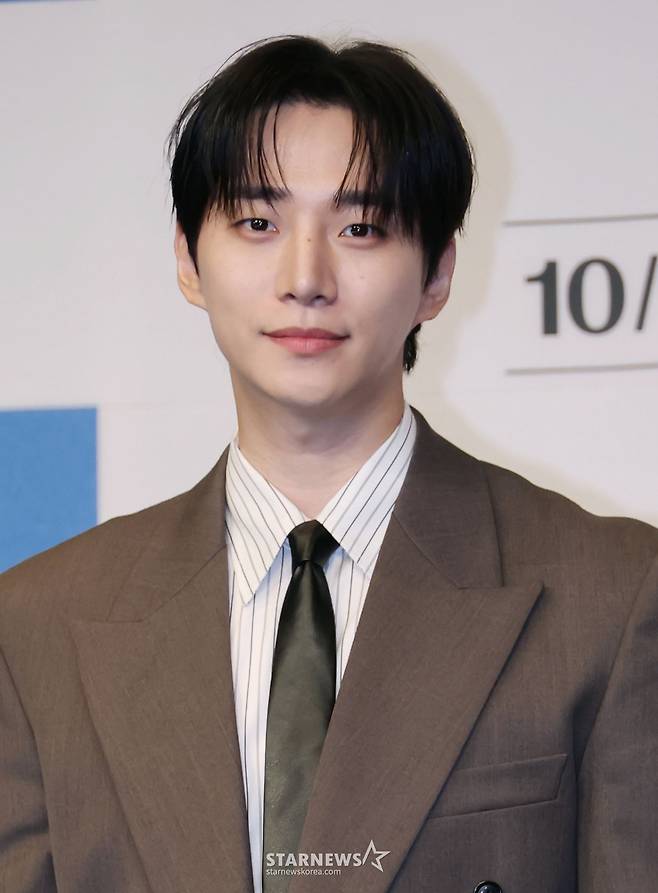 배우 이준호가 1일 오후 서울 구로구 더 링크 트리뷰트 포트폴리오 호텔에서 진행된 tvN 드라마 '태풍상사' 제작발표회에 참석해 포즈를 취하고 있다. 1997년 IMF. 직원도, 돈도, 팔 것도 없는 무역회사의 사장이 되어버린 초보 상사맨 ‘강태풍’의 고군분투 성장기 '태풍상사'는 오는 11일 첫 방송된다. /2025.10.01 /사진=이동훈 photoguy@