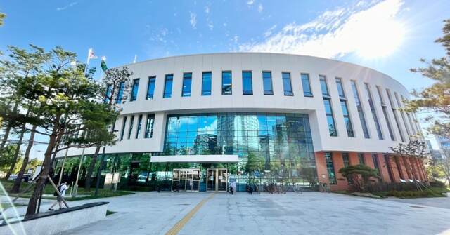 달성군은 지역 권역별 노인복지관 3곳 운영하고 있다(사진은 달성군남부노인복지관 전경). 달성군 제공