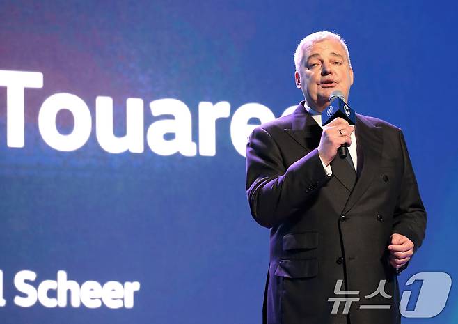 틸 셰어 폭스바겐그룹코리아 대표이사 사장이 지난해 8월 그랜드하얏트 서을 그랜드볼룸에서 플래그십 스포츠유틸리티차량(SUV) 신형 투아렉을 소개하는 모습(자료사진). 2024.8.6/뉴스1 ⓒ News1 오대일 기자