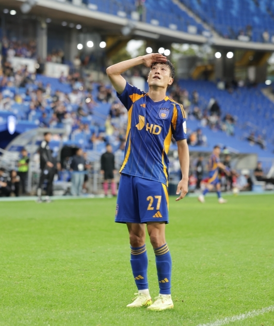 울산 이청용이 18일 광주전에서 득점한 뒤 세리머니를 보이고 있다. 사진 | 한국프로축구연맹