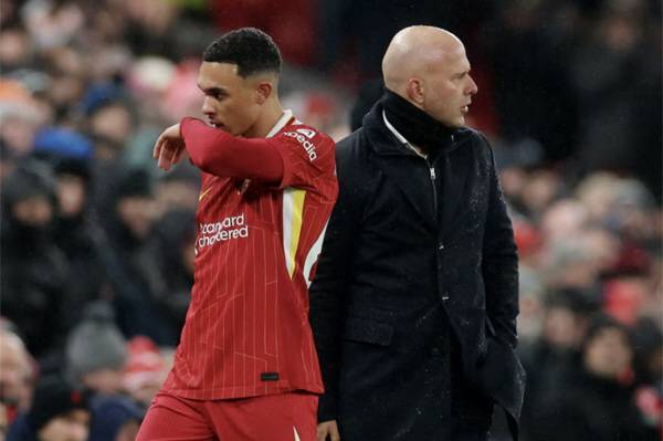 아르네 슬롯 리버풀 감독과 트렌트 알렉산더 아놀드. 로이터연합뉴스