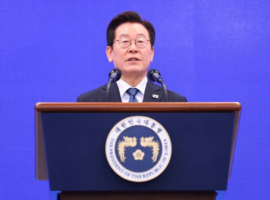 이재명 대통령이 21일 서울 서대문구 경찰청에서 열린 80주년 경찰의 날 기념식에서 기념사를 하고 있다. 연합뉴스