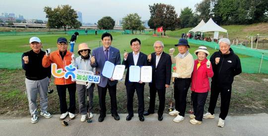 농협 대전본부는 20일 대전 중구 파크골프협회와 농업·농촌 활력화를 위한 업무협약을 체결했다. 농협중앙회 대전본부 제공