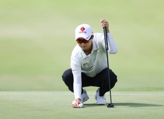 퍼팅을 준비하고 있는 김효주. 사진 제공=대홍기획