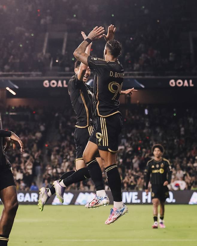 AC밀란이 LAFC 손흥민의 단기 임대를 준비하고 있다. 손흥민과 단짝 드니 부앙가. 사진출처|LAFC 페이스북