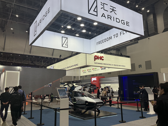 샤오펑 에어로HT가 국내 최초로 선보인 플라잉카 콘셉트 모델 'X2'./사진=백유진 기자 byj@